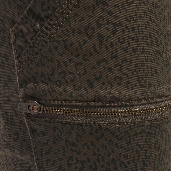 Joie Park Skinny Jeans | cropped leopard-print cotton-blend twill skinny pants - Picture 4 of 8